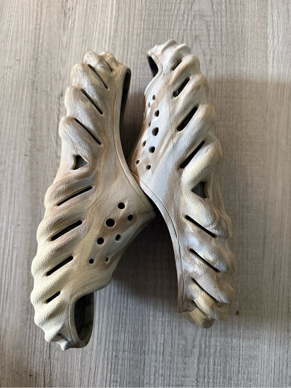 CROCS Marbled Tan and Gray Slide Sandals - Picture 6 of 7